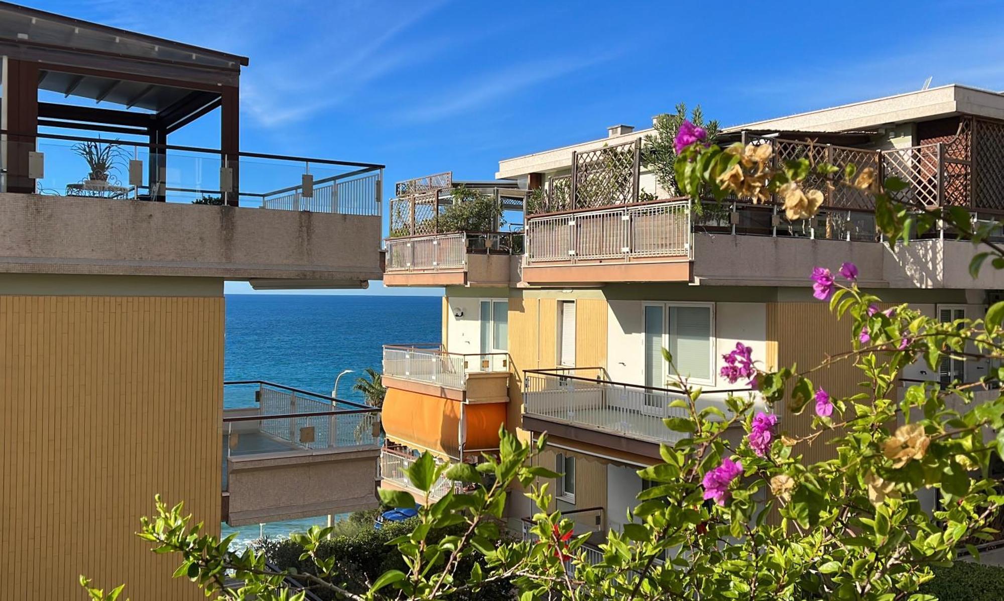 Tre Ponti Beach Apartment - Terrazzo Vista Mare Sanremo Luaran gambar
