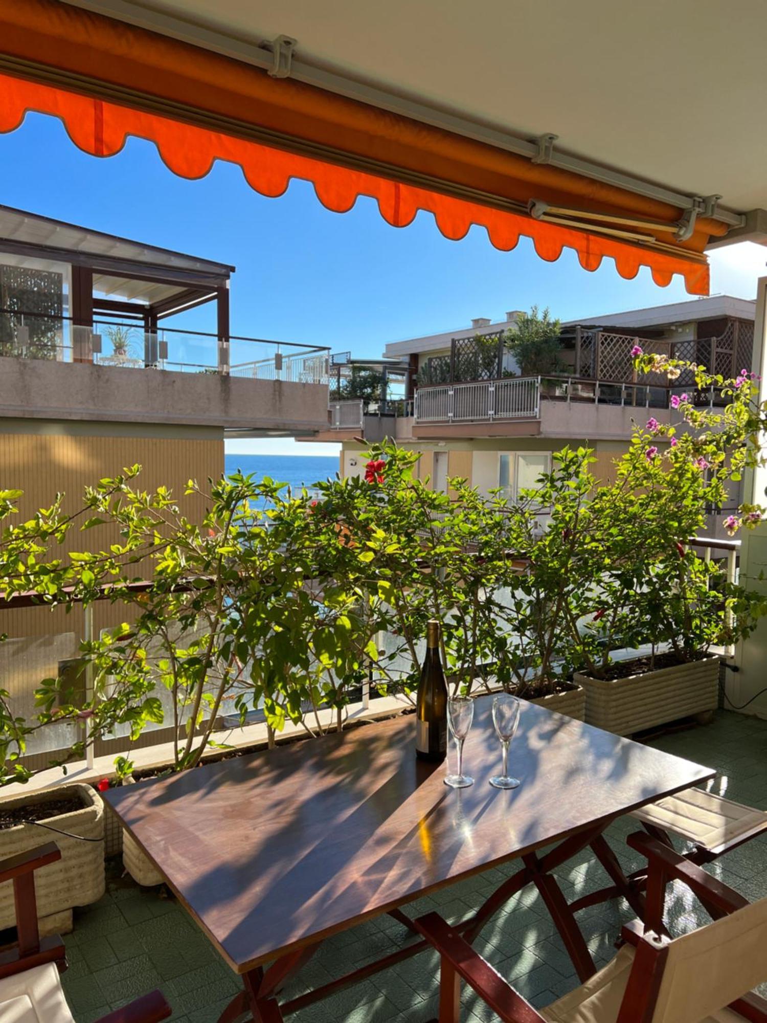 Tre Ponti Beach Apartment - Terrazzo Vista Mare Sanremo Luaran gambar
