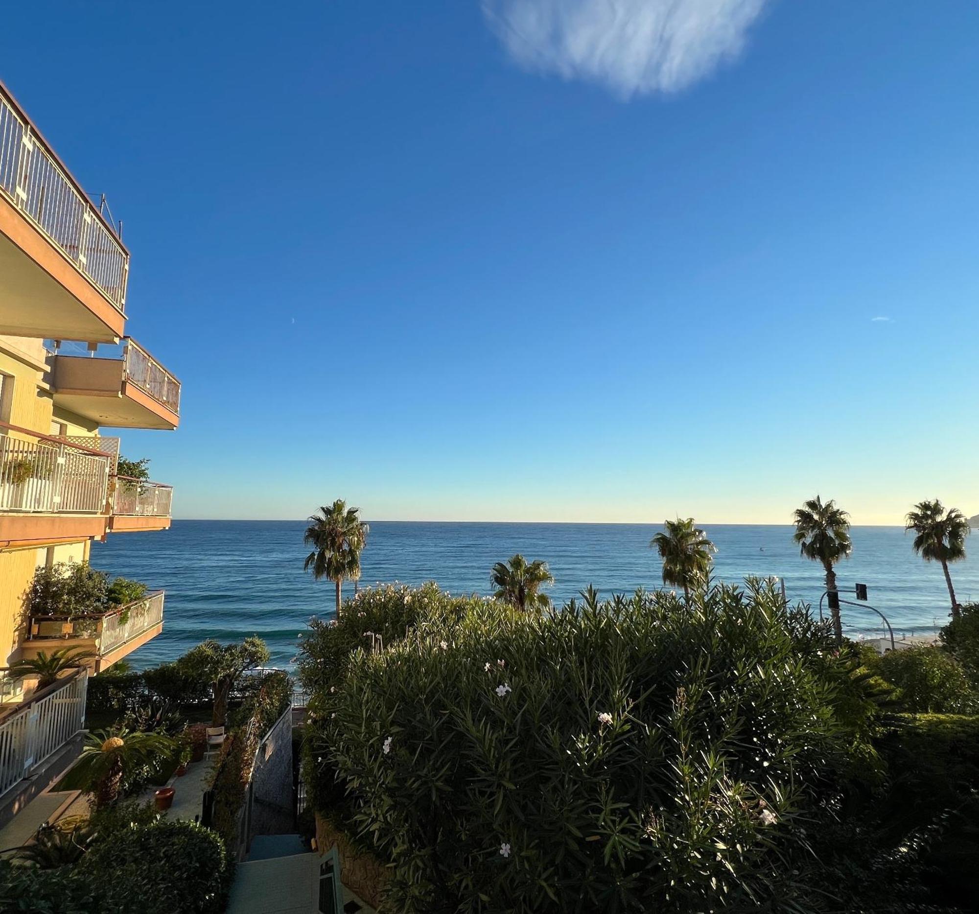 Tre Ponti Beach Apartment - Terrazzo Vista Mare Sanremo Luaran gambar